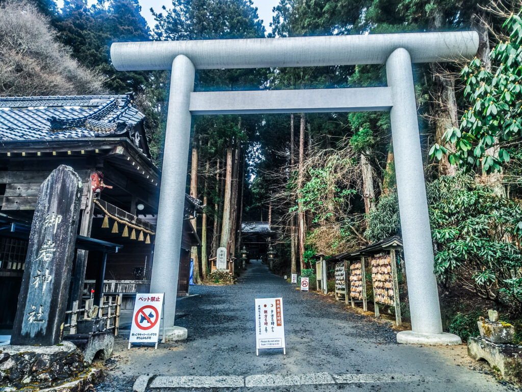 御岩神社の鳥居。ここから神秘の空間が始まる。