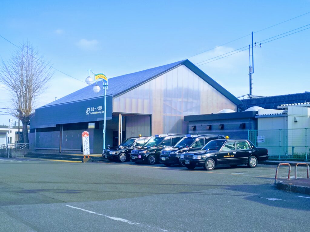 玉前神社の最寄り駅・JR外房線「上総一ノ宮駅」。駅から神社までは徒歩約8分。
