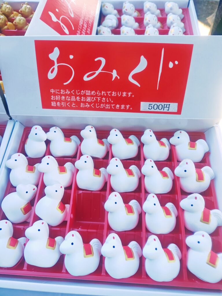 今年の象徴・午モチーフの特別おみくじ