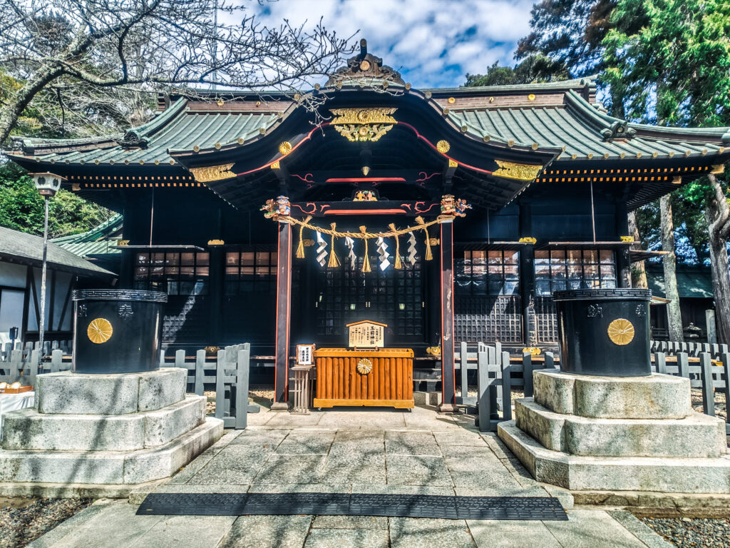 静かな存在感を放つ玉前神社の社殿