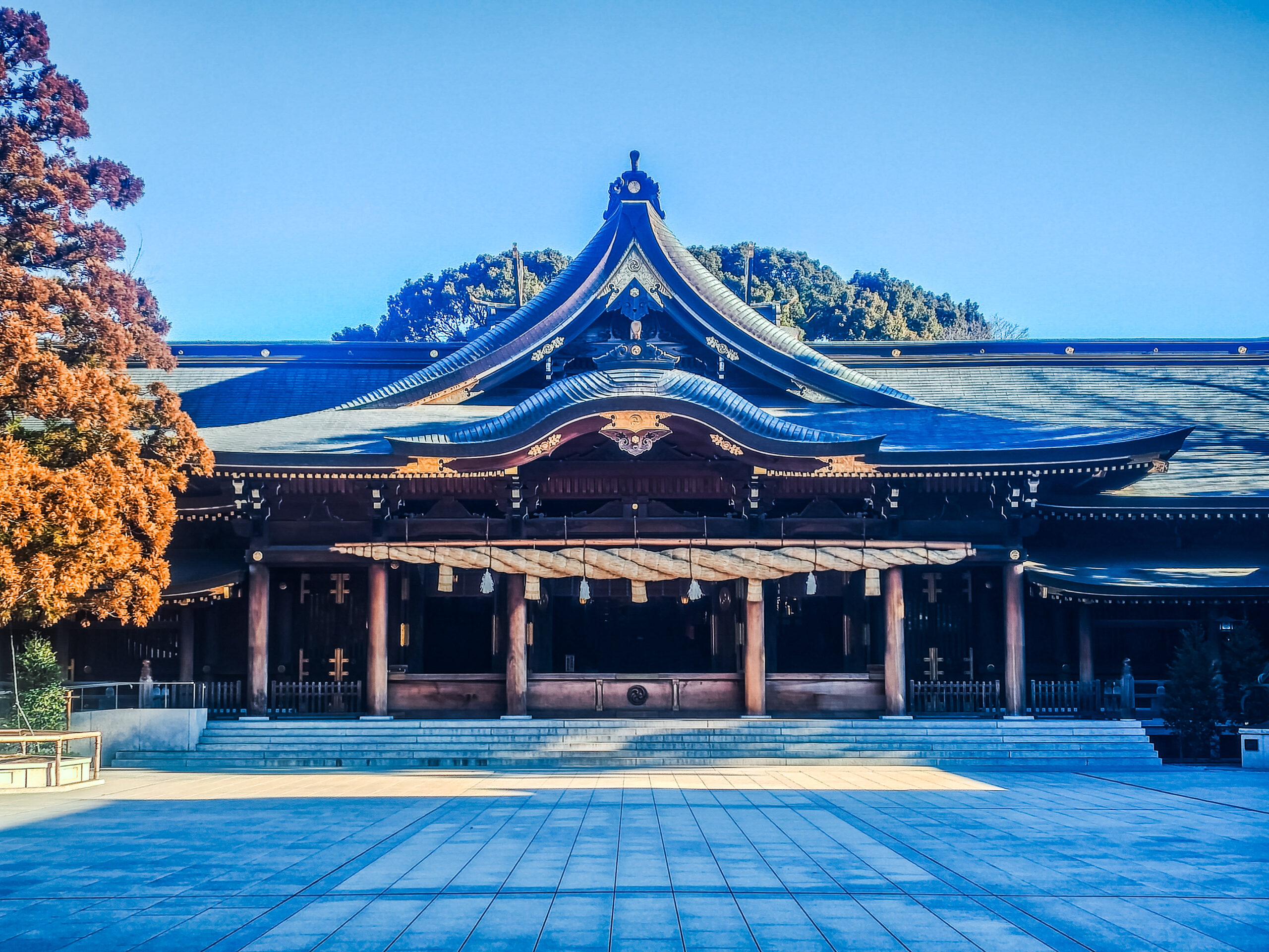 神奈川県寒川町 寒川神社の拝殿(相模国一宮・ご来光の道のライン上にある神社)