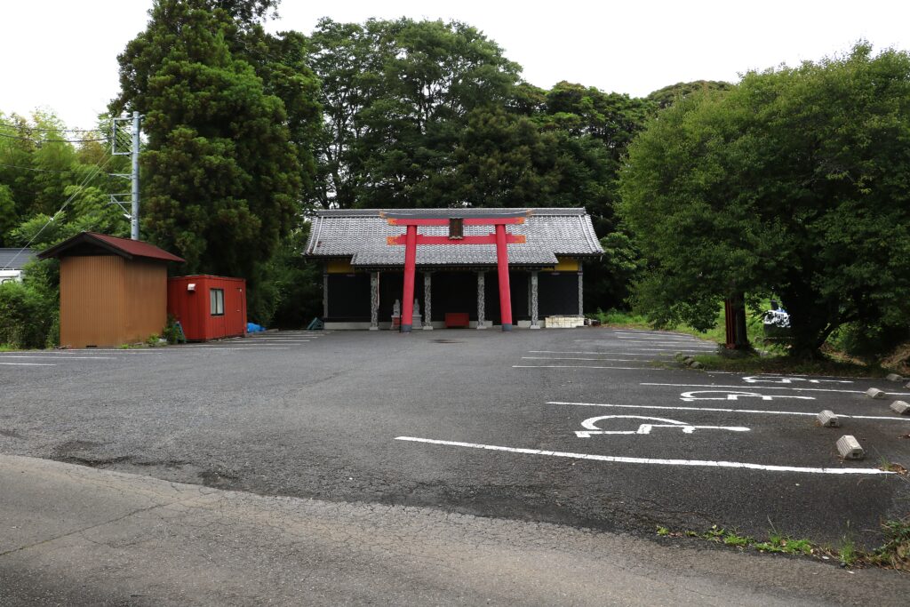 葦船神社の駐車場