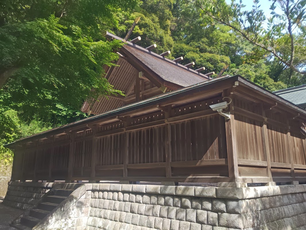 安房神社の本殿