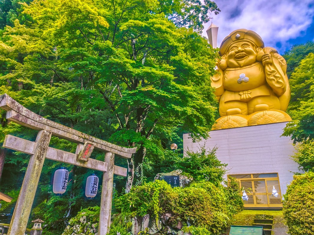 二の鳥居前に鎮座する日本一の大黒様
