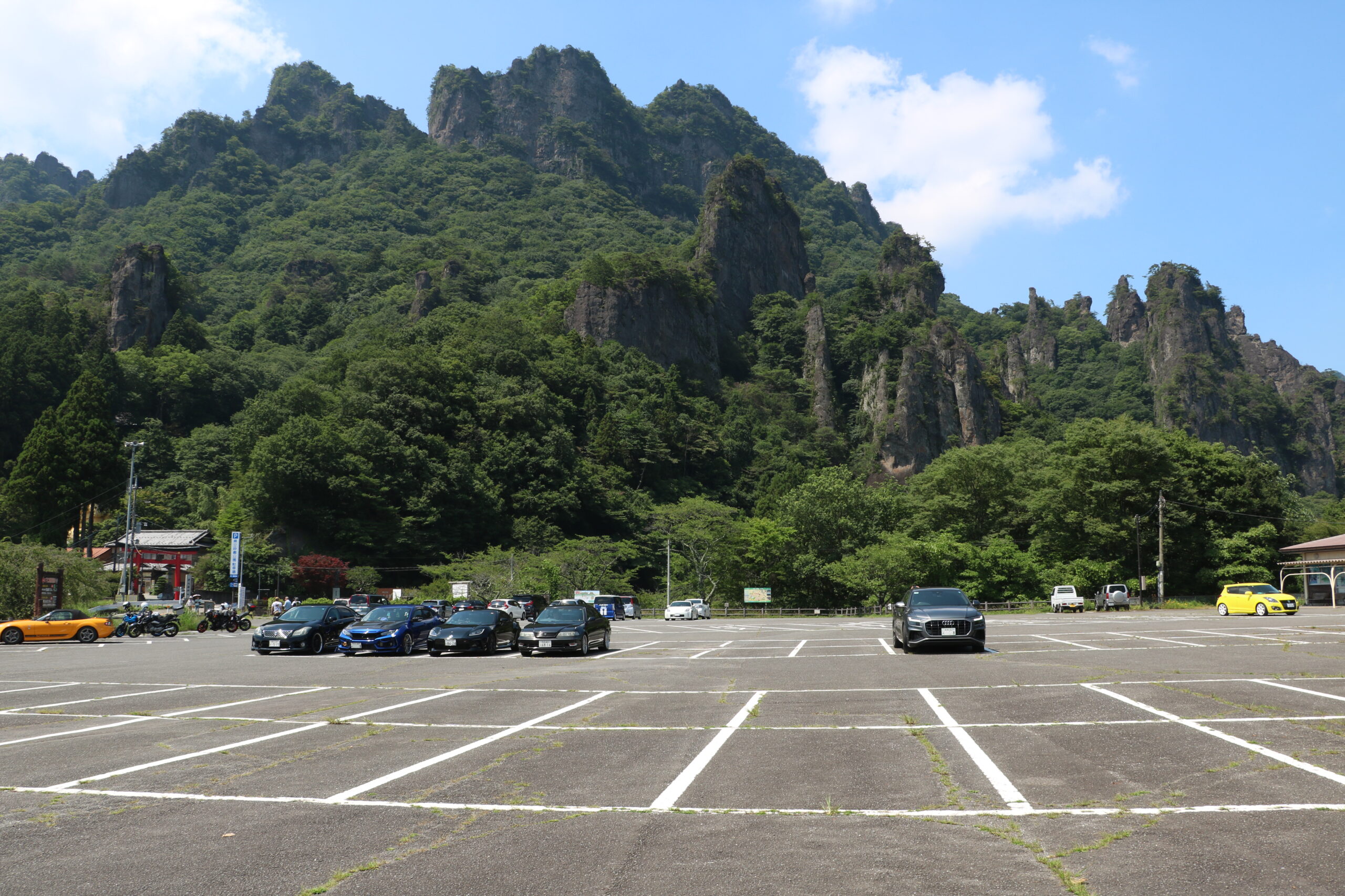 中之嶽神社前の県立妙義公園駐車場