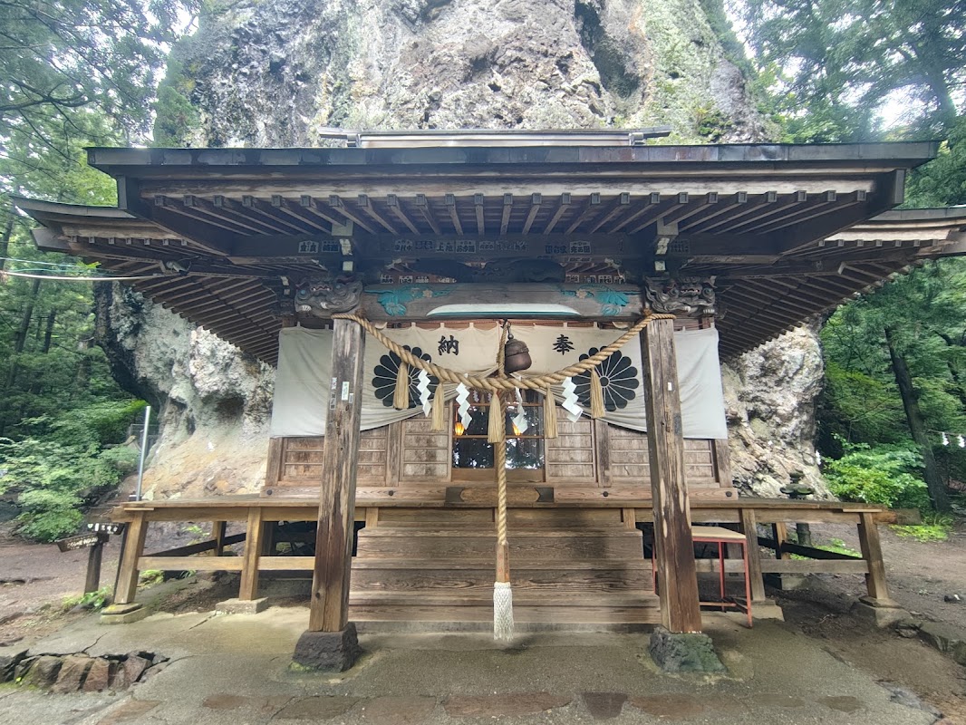 中之嶽神社の拝殿
