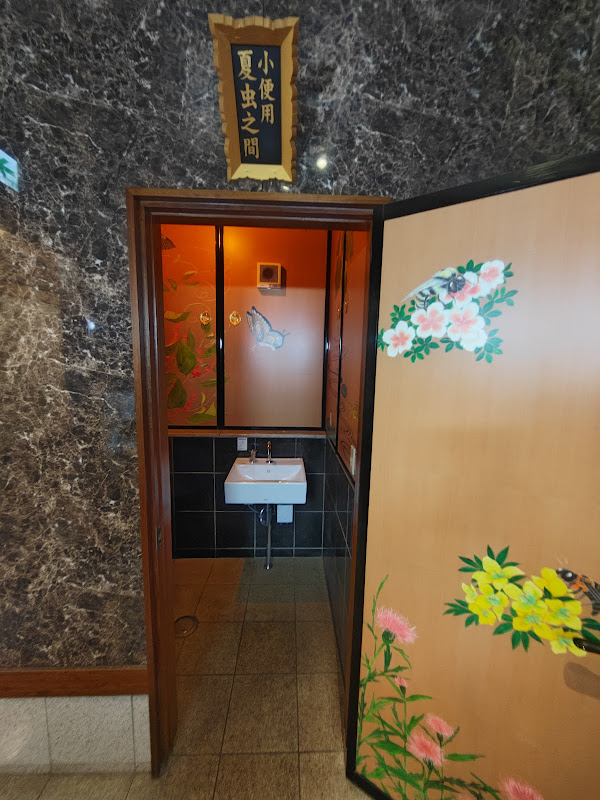 大杉神社のトイレ・夏虫之間の入口
