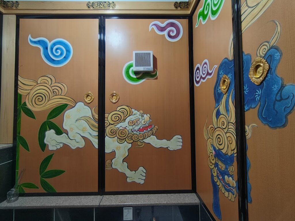大杉神社のトイレ・瑞獣之間に描かれた獅子