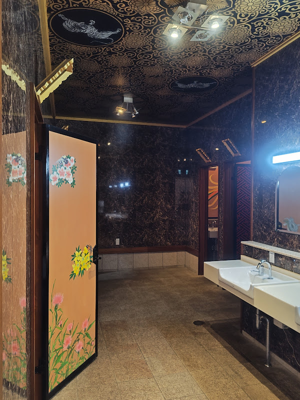 大杉神社の男子トイレ