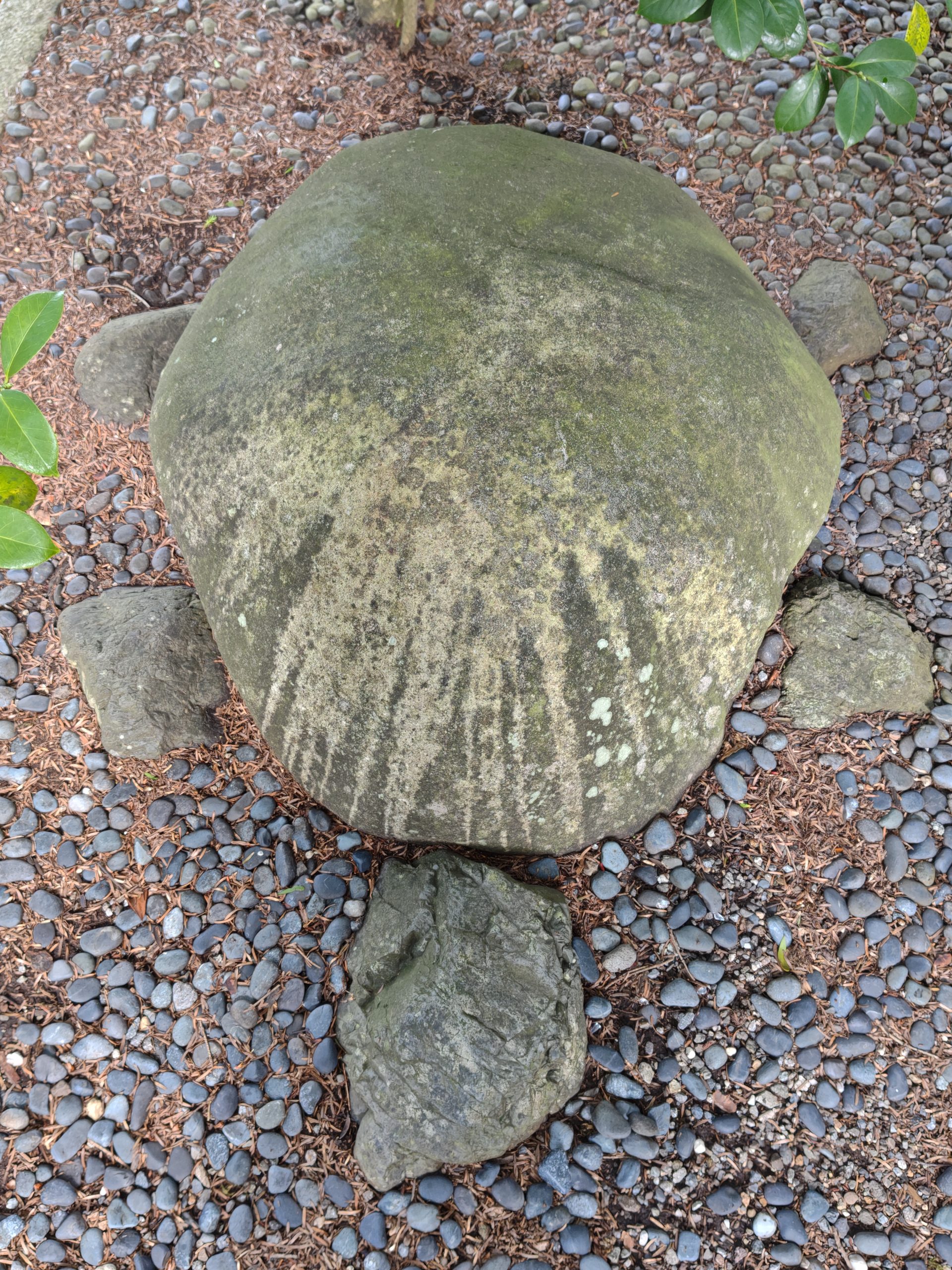 金劔宮の亀石