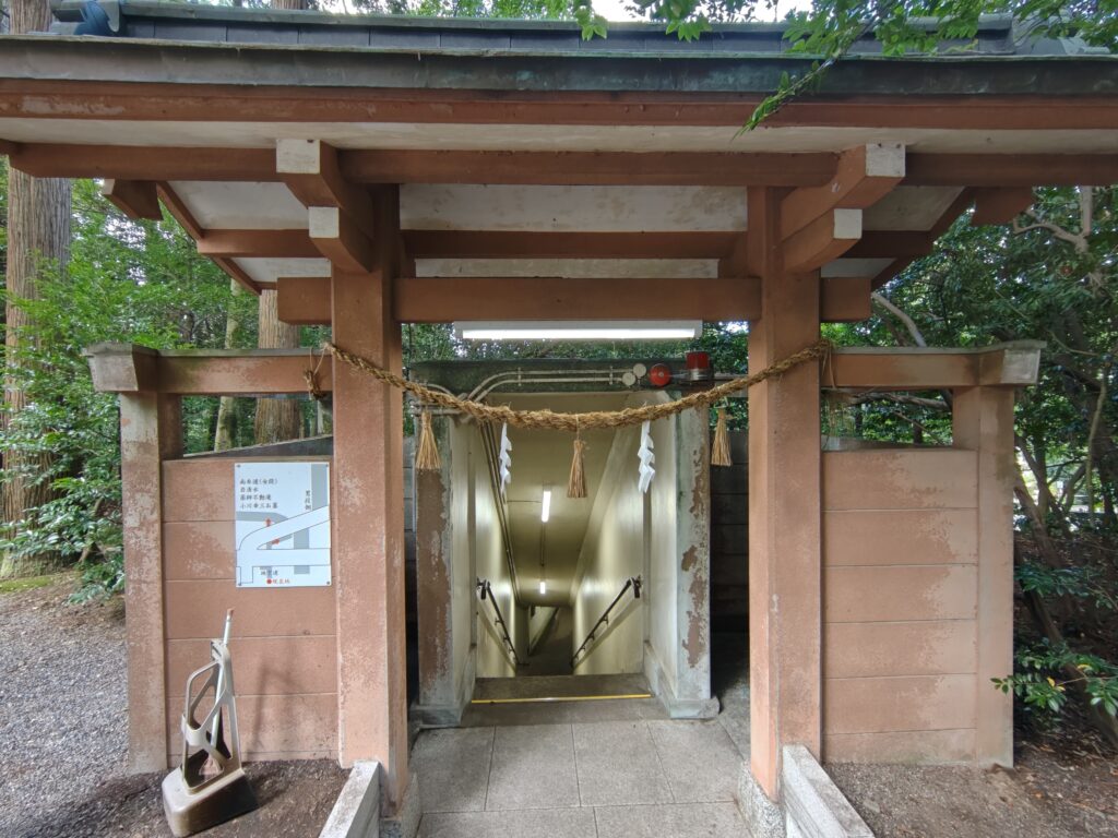 金劔宮の地下道入口