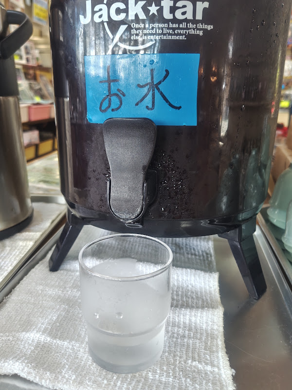 中之嶽神社の御神水が中之岳ドライブイン店内で飲める