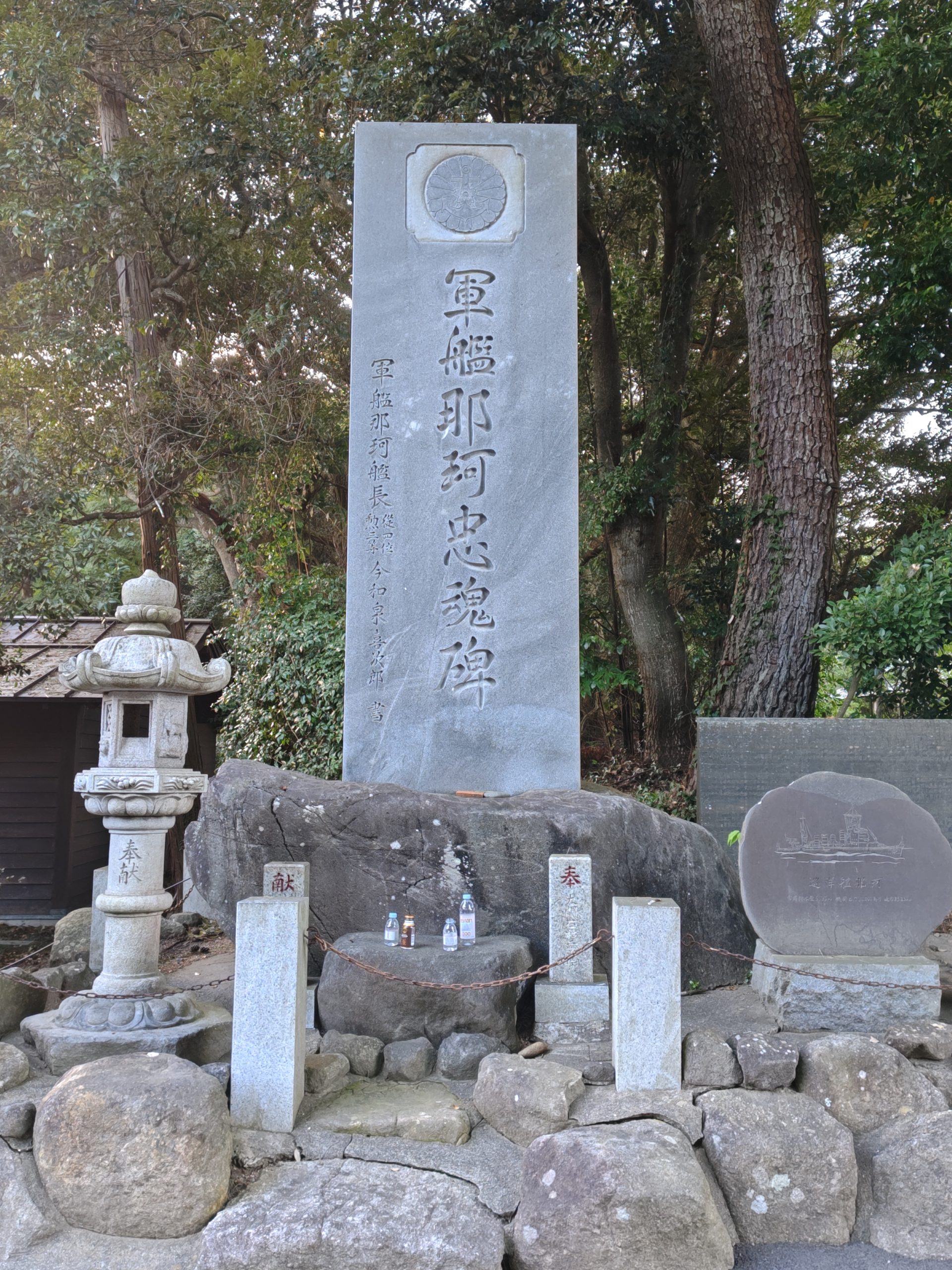大洗磯前神社境内に建つ軍艦那珂忠魂碑