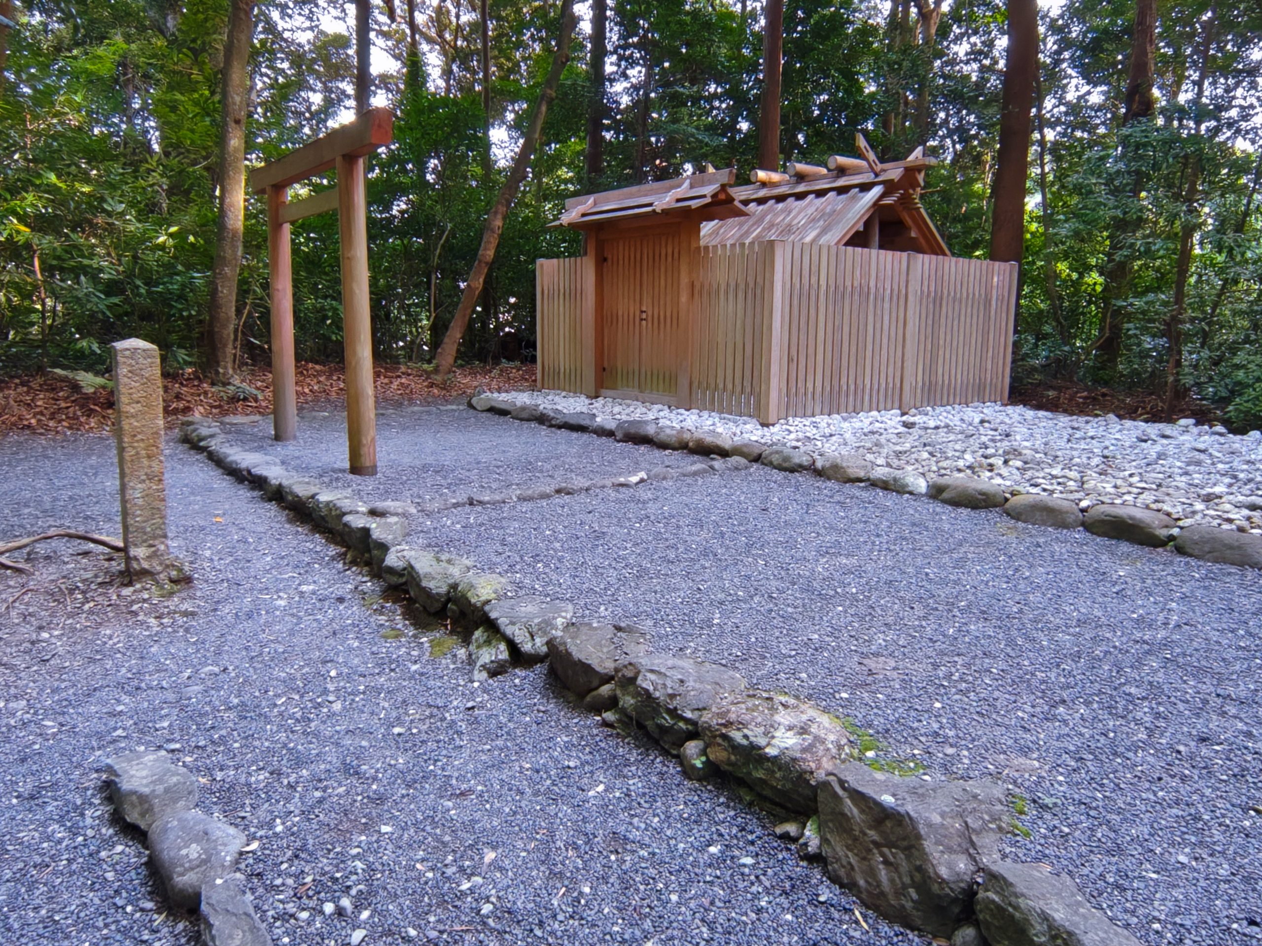 外宮の西の端に鎮座する大津神社