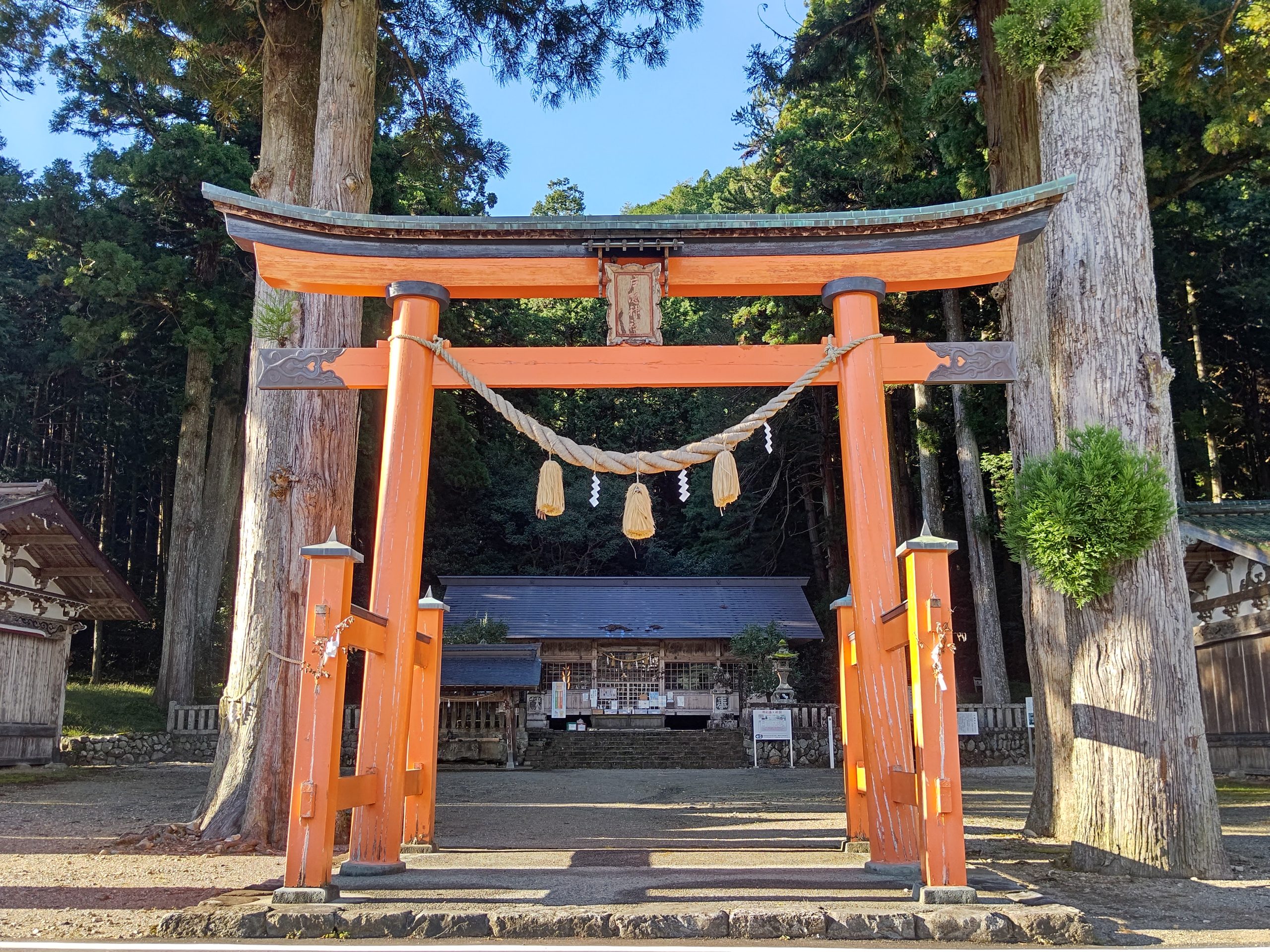 令和４年１０月６日撮影の岐阜戸隠神社の鳥居