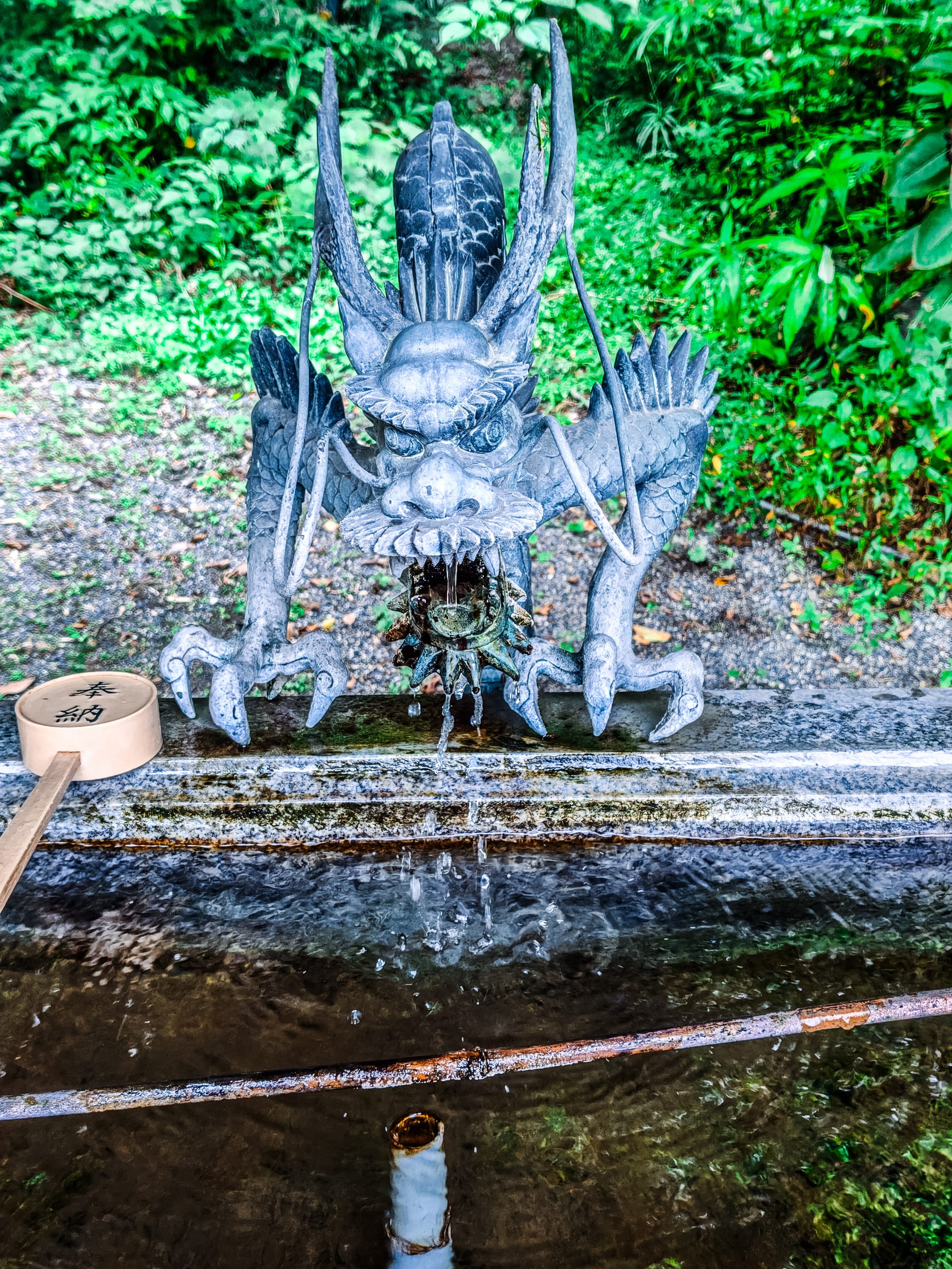 貴船神社(群馬県みどり市)の手水舎の龍