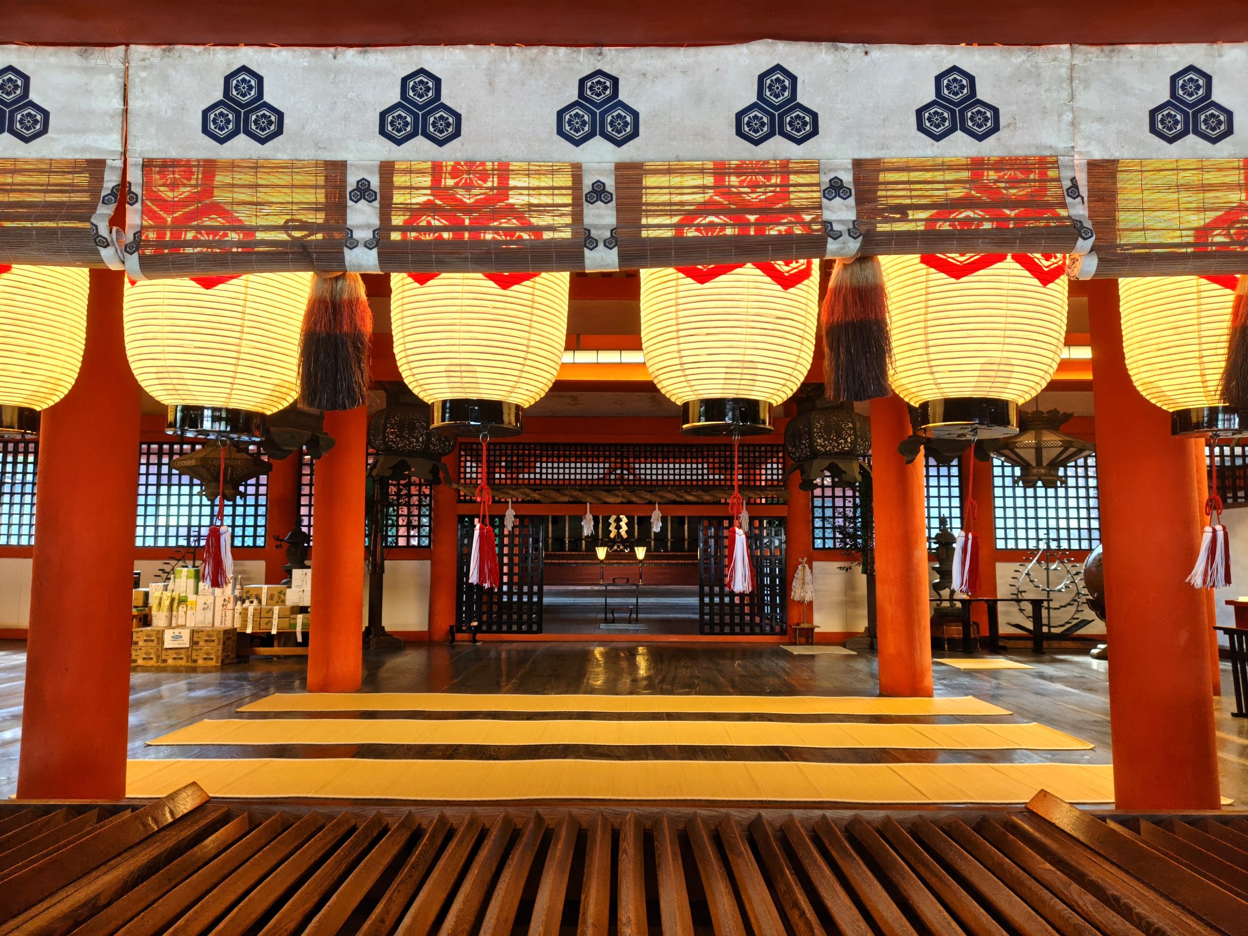 厳島神社の拝殿