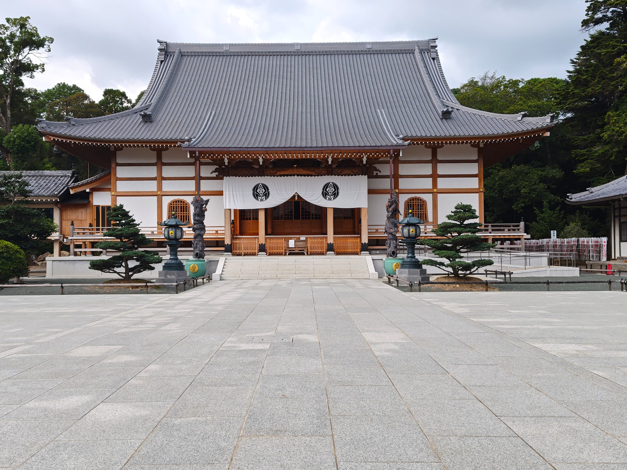 豊川稲荷（円福山妙厳寺）の法堂全景
