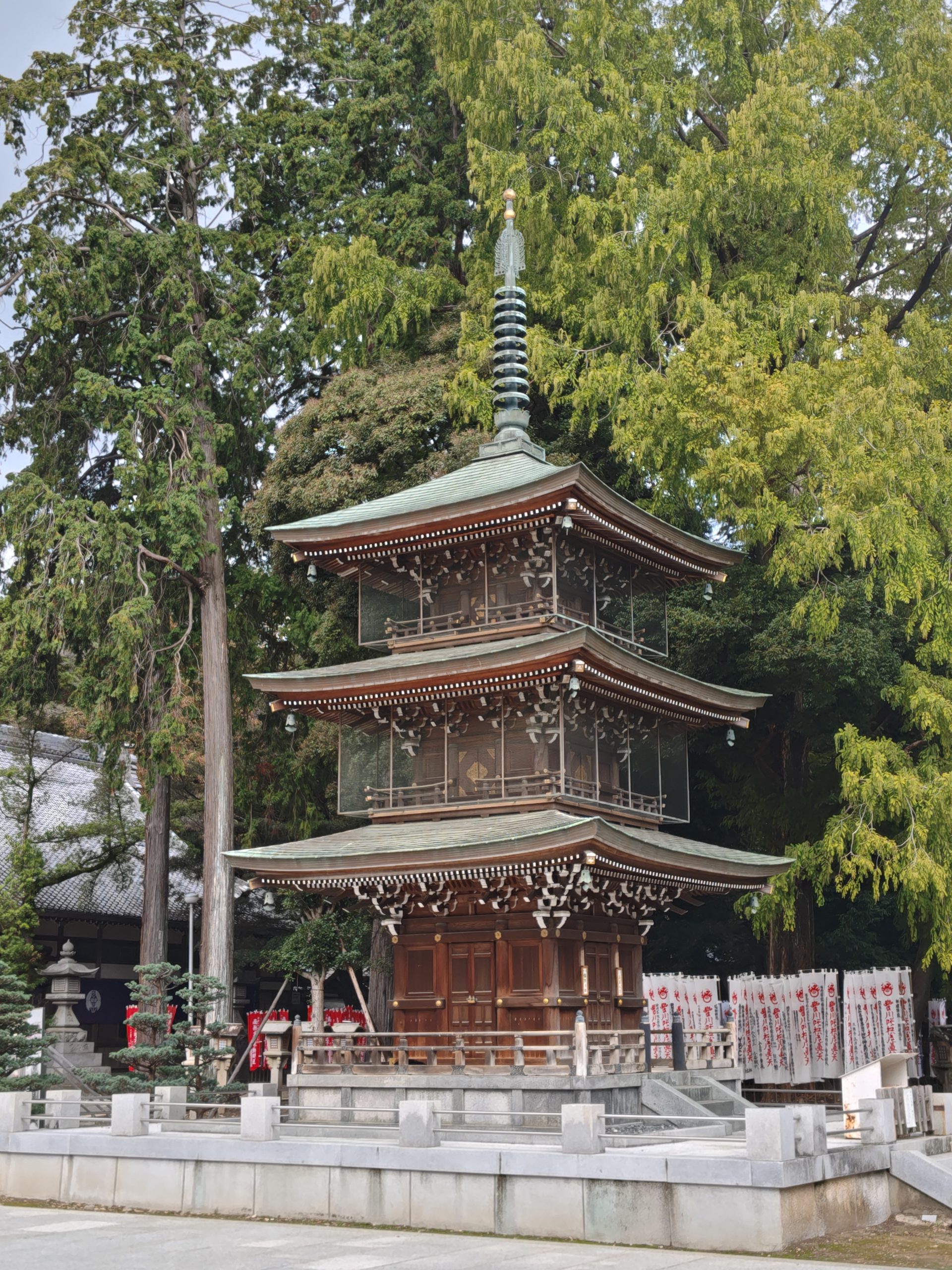 豊川稲荷の三重塔全景